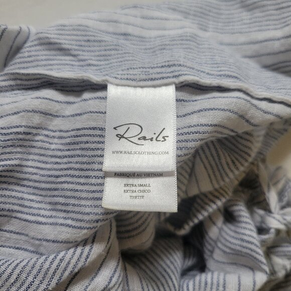 Lot Bundle of 3 Rails Items: Lara Floral Skirt, Beaux Striped Top, Raven Top - Picture 16 of 16